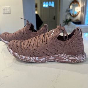 APL Techloom Wave Mesh Shoes Size 6.5
